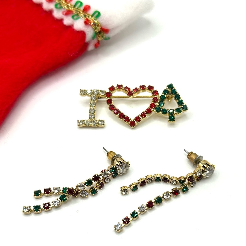 I ❤️🎄- Vintage Holiday Christmas Earrings and Brooch Set